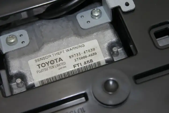 Toyota Prius (XW30) (2009 - 2015) 8973247030 Передняя подсветка — фото 4