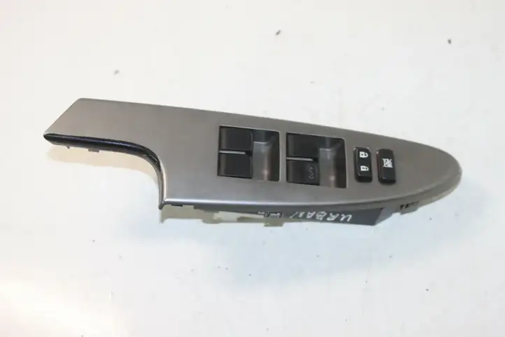 Toyota Urban Cruiser (XP110) (2007 - 2016) 7423152460 Блок кнопок стеклоподъемников — фото 1