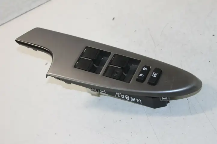 Toyota Urban Cruiser (XP110) (2007 - 2016) 7423152460 Блок кнопок стеклоподъемников — фото 2