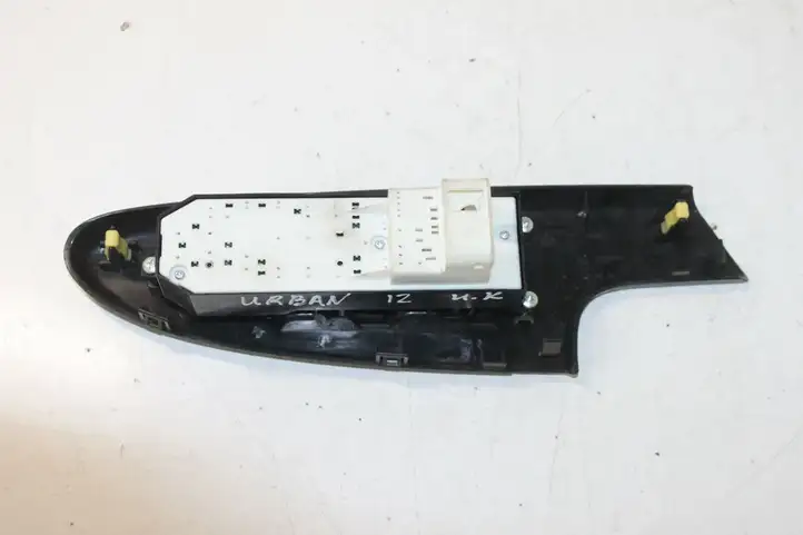 Toyota Urban Cruiser (XP110) (2007 - 2016) 7423152460 Блок кнопок стеклоподъемников — фото 3