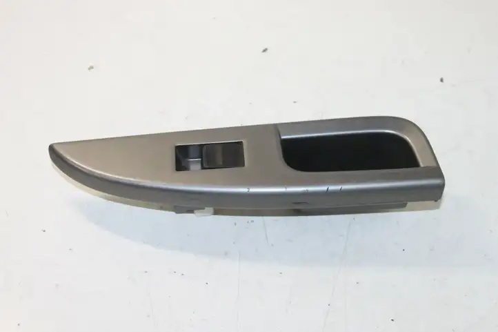 Toyota Urban Cruiser (XP110) (2007 - 2016) 7427152110 Блок кнопок стеклоподъемников — фото 1