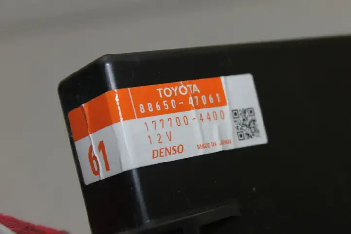 Toyota Prius (XW30) (2009 - 2015) 8865047061 Модуль управления кондиционером — фото 2