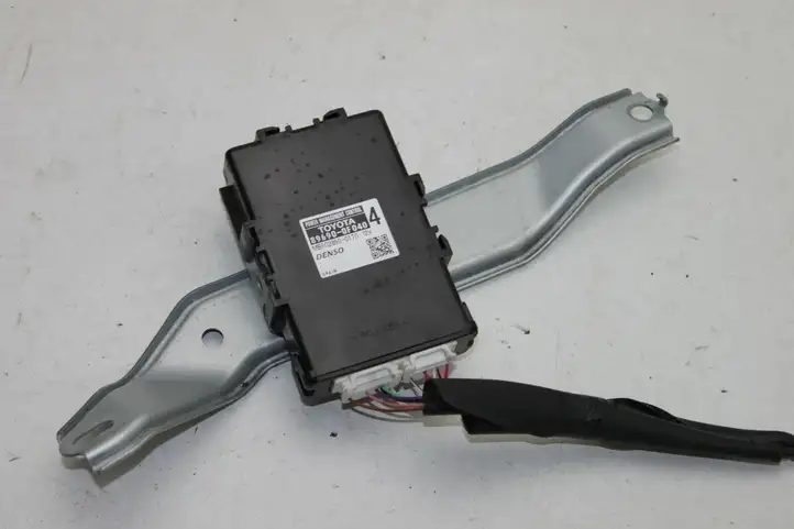 Toyota Verso (2009 - 2012) 896900F040 Прочие блоки управления — фото 1