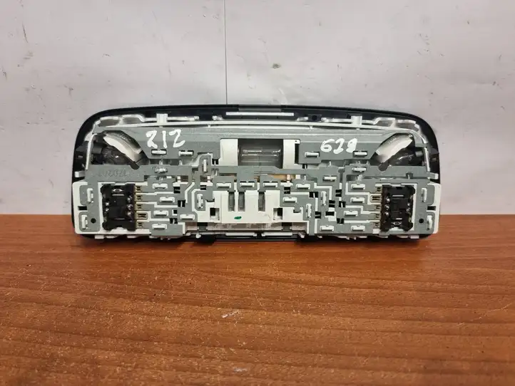 Mercedes-Benz E W212 (2009 - 2016) A2128205001 Задняя подсветка — фото 3