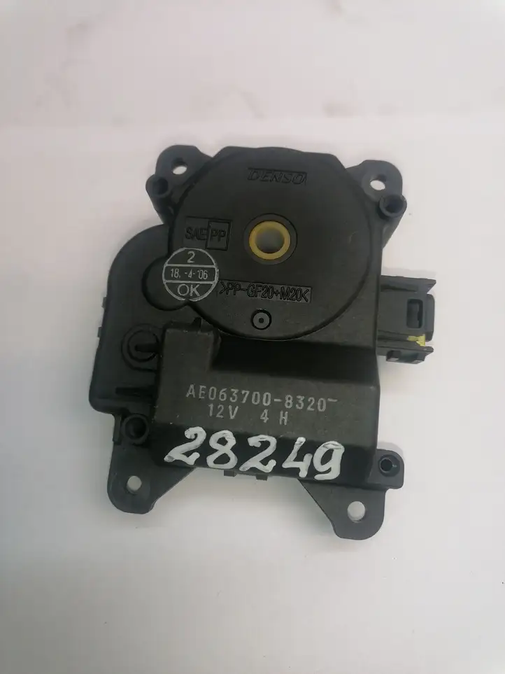 Mitsubishi Colt (2004 - 2008) AE0637008320 Двигатель задвижки потока воздуха — фото 1