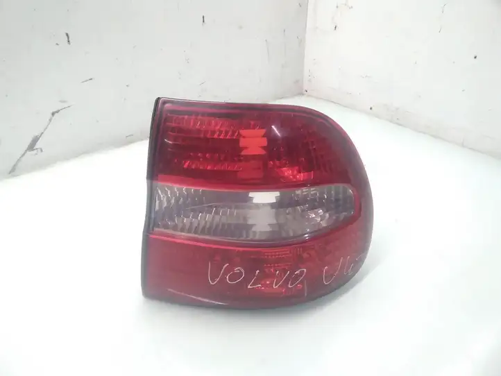 Volvo S40, V40 (2000 - 2004) Задний фонарь в кузове — фото 1