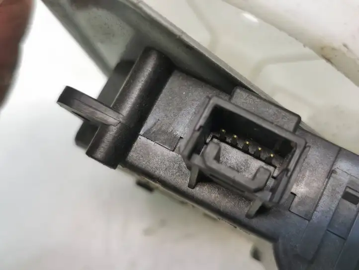 Toyota Avensis T250 (2006 - 2009) 1138002760 Двигатель задвижки потока воздуха — фото 4