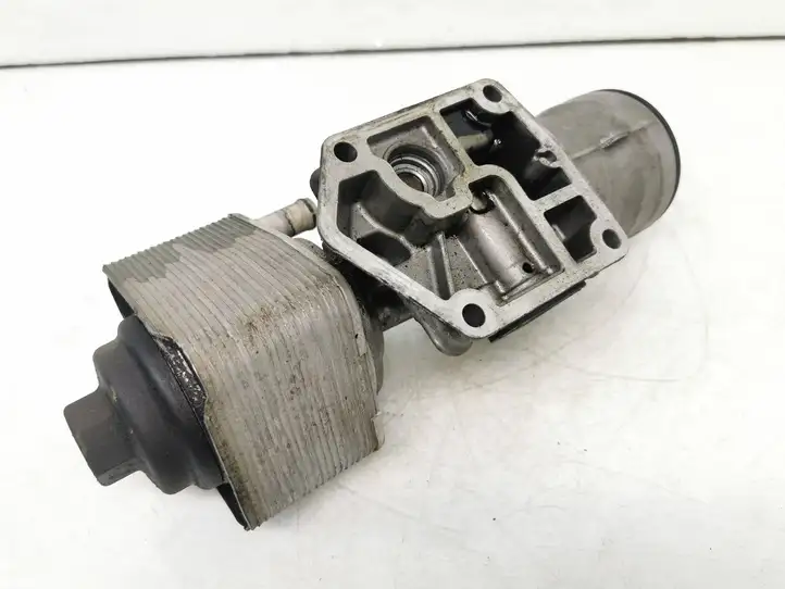 Volkswagen PASSAT B6 (2005 - 2010) 045115389K Кронштейн масляного фильтра — фото 3