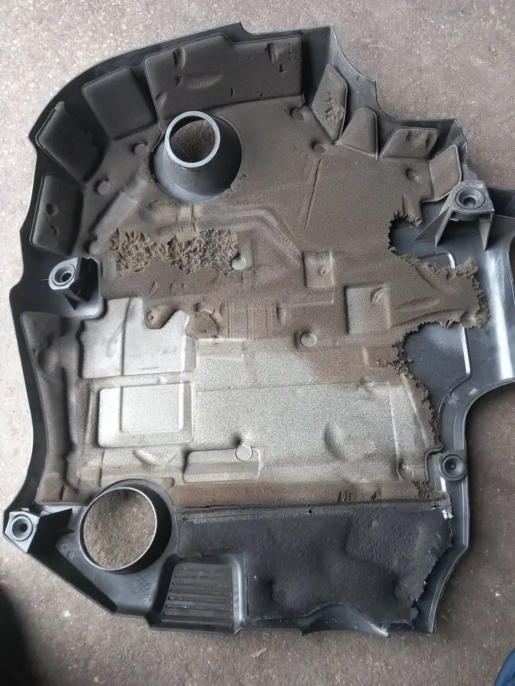 Audi A6 S6 C6 4F (2008 - 2011) 03L103925Q Крышка двигателя декоративная — фото 2