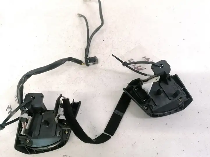 Toyota Corolla Verso AR10 (2004 - 2009) Кнопки на рулевом колесе — фото 3