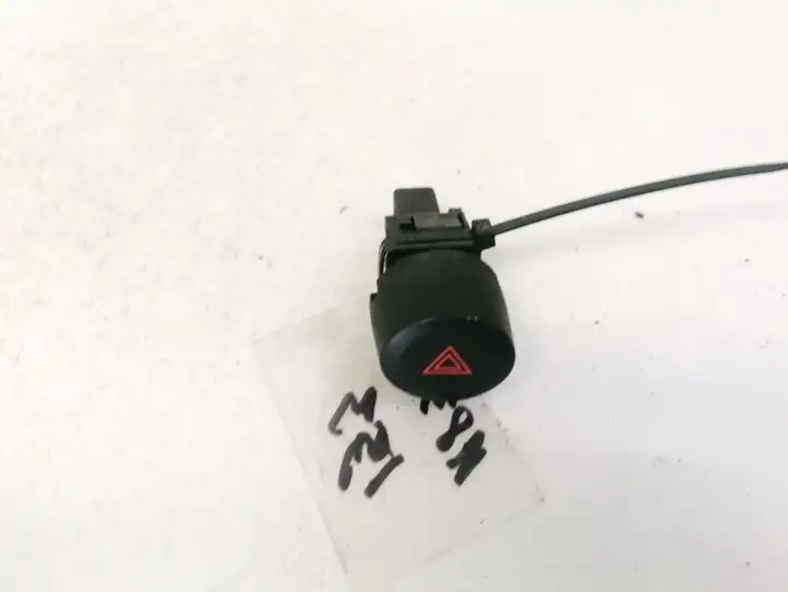 Toyota Corolla Verso AR10 (2004 - 2009) 06019 Включатель аварийных фонарей — фото 1