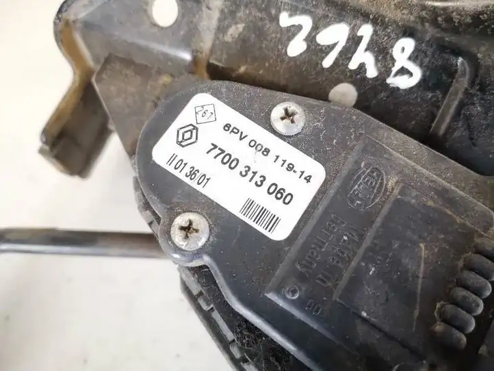 Opel Vivaro (2006 - 2014) 7700313060 Педаль акселератора — фото 2