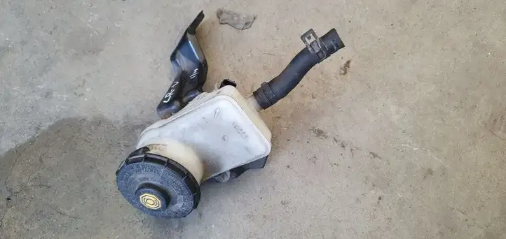 Honda CR-V (2009 - 2012) Бачок тормозной жидкости — фото 1