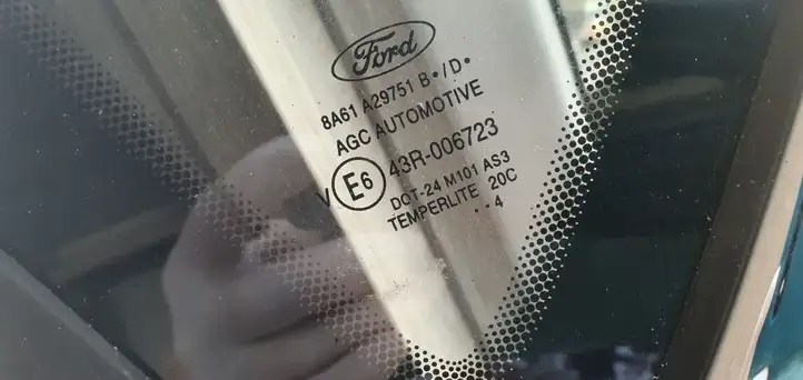 Ford Fiesta (2013 - 2017) Заднее боковое стекло — фото 2