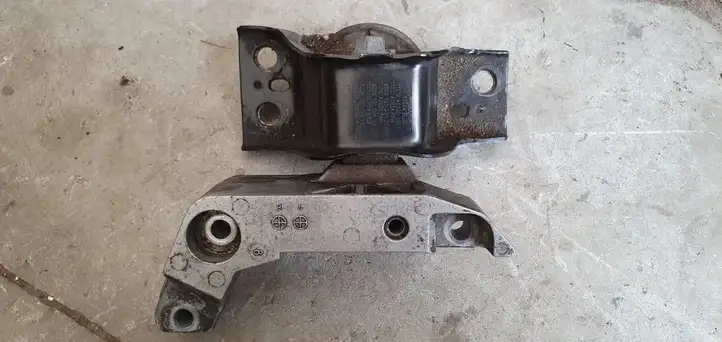 Nissan Note (E11) (2006 - 2014) Опора двигателя — фото 4