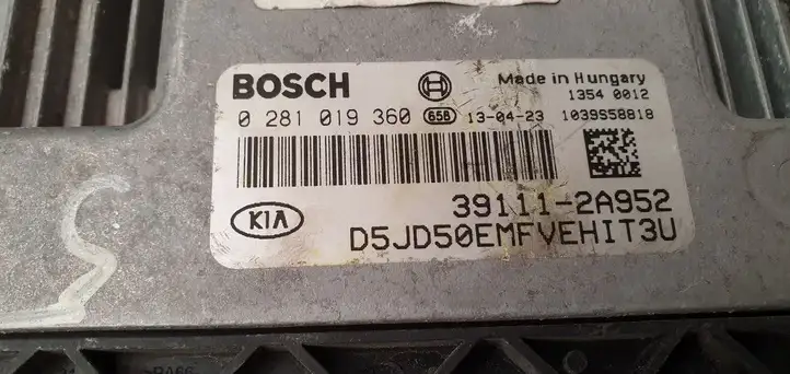 Kia Ceed (2012 - 2015) Блок управления двигателем (ЭБУ) — фото 2