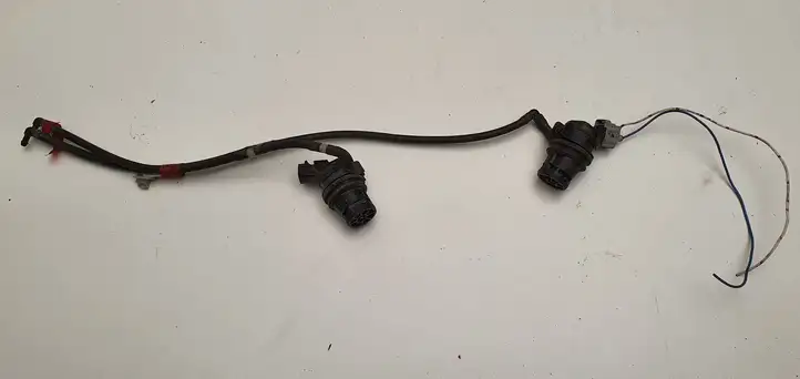 Toyota Land Cruiser (J120) (2002 - 2009) Форсунка омывателя лобового стекла — фото 2