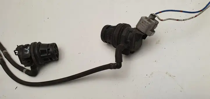Toyota Land Cruiser (J120) (2002 - 2009) Форсунка омывателя лобового стекла — фото 3