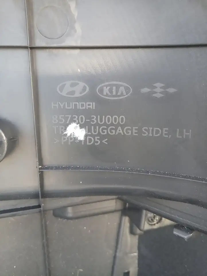 Kia Sportage (2010 - 2014) Боковая обшивка багажника — фото 3