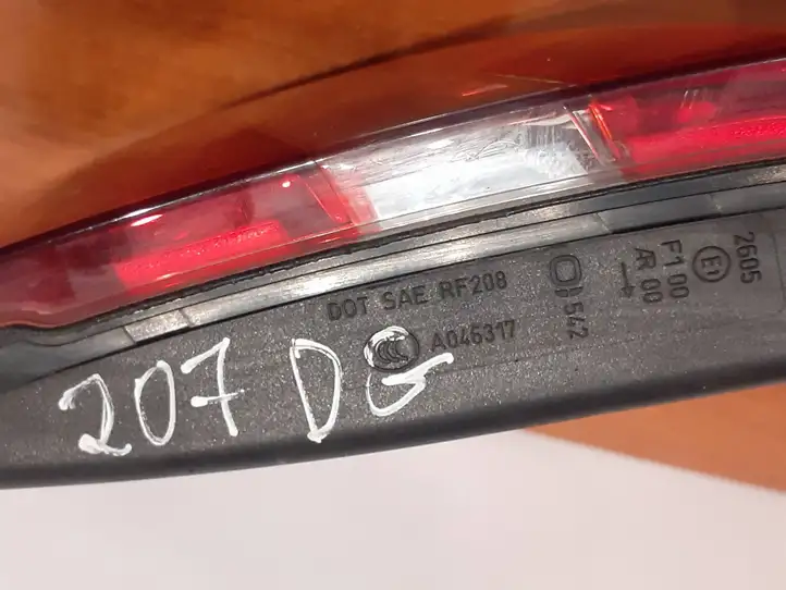 Mercedes-Benz E C207 W207 (2009 - 2017) A2078200464 Задний фонарь в крышке багажника — фото 7