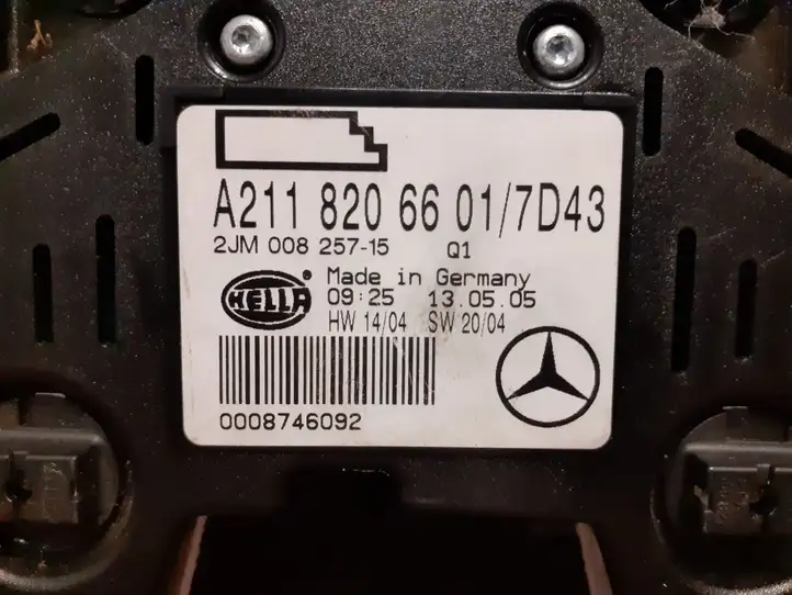 Mercedes-Benz E W211 (2002 - 2009) 3664 Передняя подсветка — фото 3