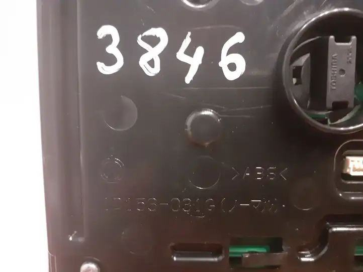 Lexus RX 330 - 350 - 400H (2012 - 2015) 1D153031G Передняя подсветка — фото 8