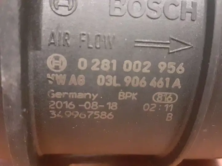 Volkswagen Golf VII (2013 - 2019) 03L906461A Датчик массового расхода воздуха — фото 2
