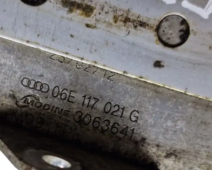 Audi A6 C7 (2011 - 2014) 06E117021G Кронштейн масляного фильтра — фото 3