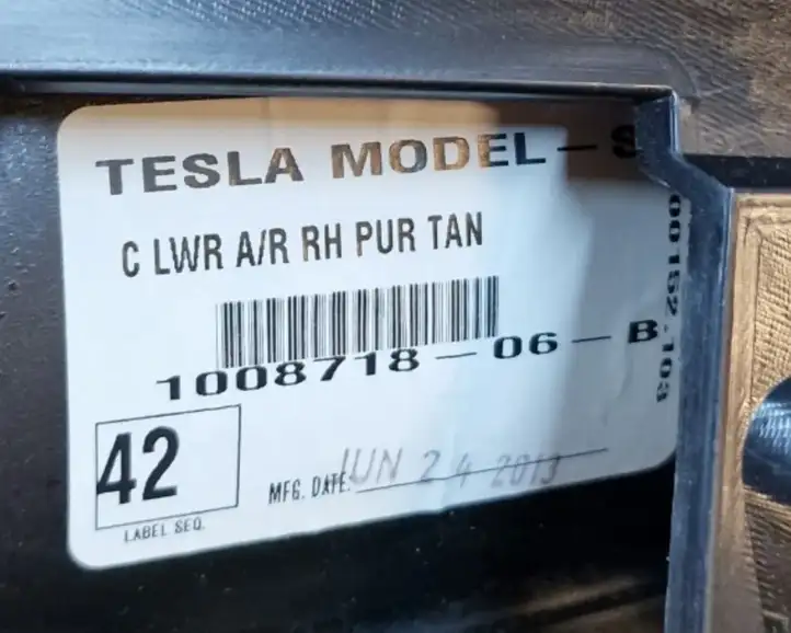 Tesla Model S (2012 - 2016) 100871806B Внутренняя отделка заднего порога — фото 6