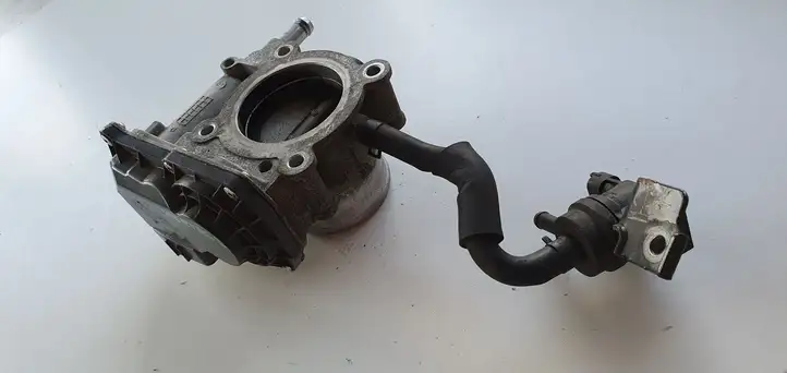 Kia Sportage (2010 - 2014) Дроссельная заслонка — фото 6