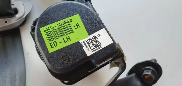 Kia Sportage (2010 - 2014) Задний ремень безопасности — фото 4