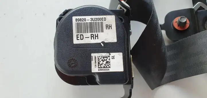 Kia Sportage (2010 - 2014) Задний ремень безопасности — фото 5