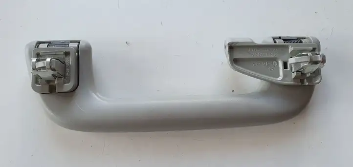 Toyota Prius+ (ZVW40) (2011 - 2018) Потолочная ручка задняя — фото 2
