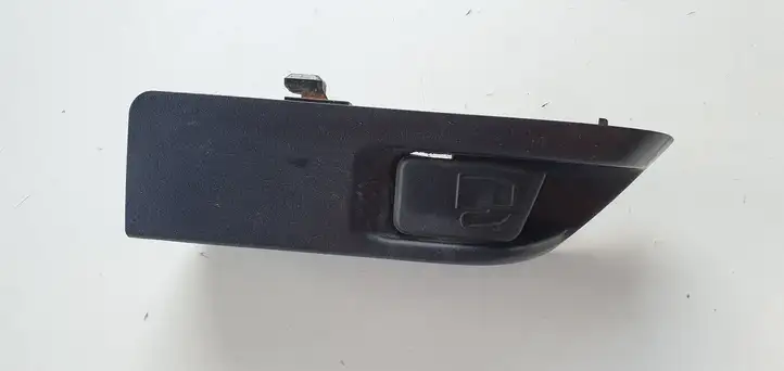 Toyota Prius+ (ZVW40) (2011 - 2018) Включатель открытия топливного бака — фото 4