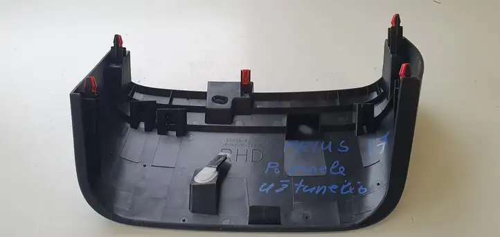 Toyota Prius (XW50) (2015 - ) Отделка внутренней панели салона — фото 3