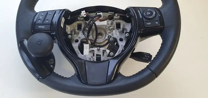 Toyota Yaris (2014 - 2019) Руль — фото 9