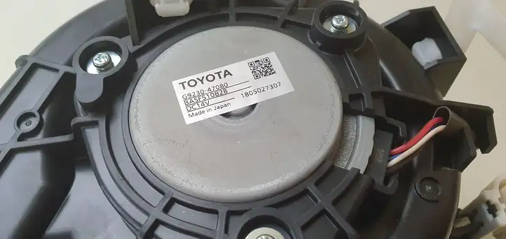 Toyota Prius (XW50) (2015 - ) электрический вентилятор батареи автомобиля — фото 9