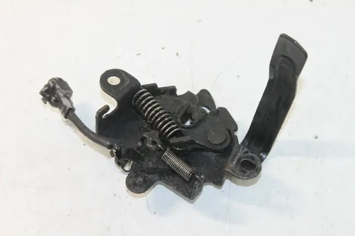 Toyota Urban Cruiser (XP110) (2007 - 2016) Замок крышки багажника — фото 4