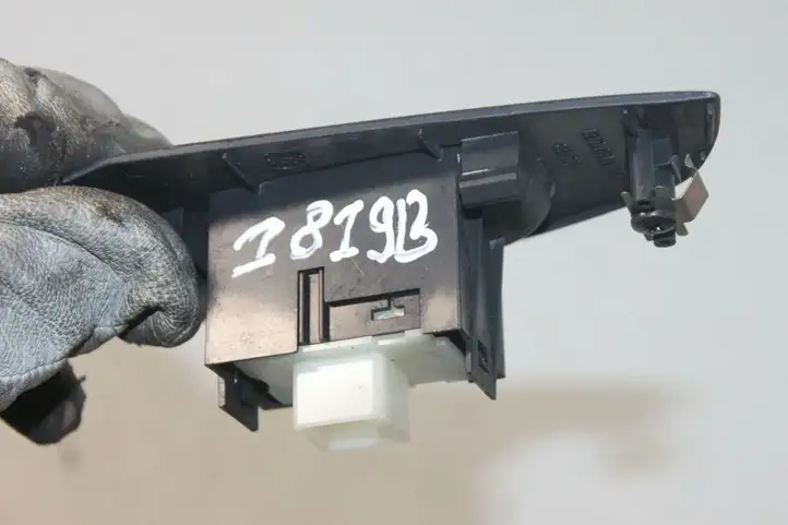 Toyota Avensis T250 (2006 - 2009) 7423105140 Блок кнопок стеклоподъемников — фото 4