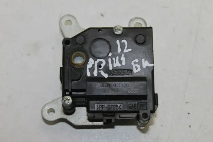 Toyota Prius+ (ZVW40) (2011 - 2018) 0638001100 Двигатель задвижки потока воздуха — фото 1