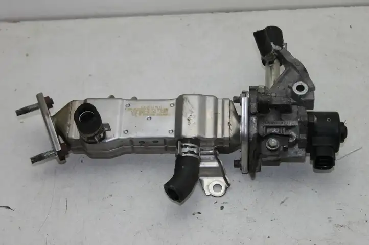 Toyota Prius+ (ZVW40) (2011 - 2018) 2562037110 Охладитель клапана EGR — фото 1