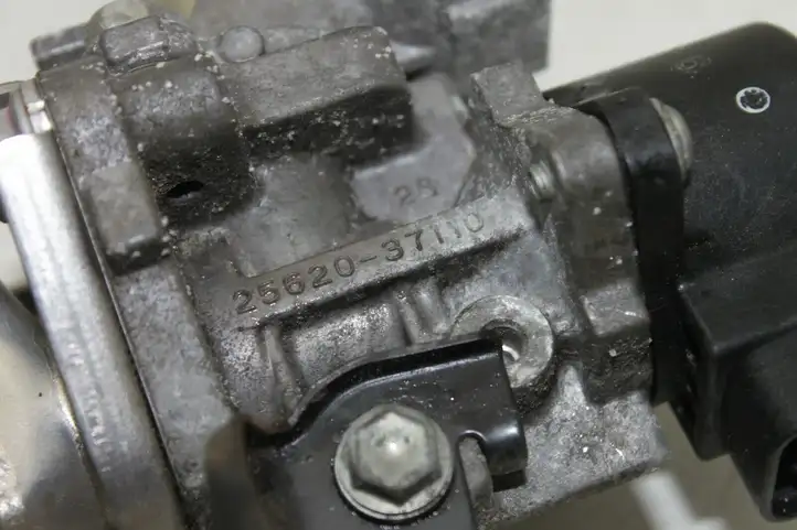 Toyota Prius+ (ZVW40) (2011 - 2018) 2562037110 Охладитель клапана EGR — фото 3