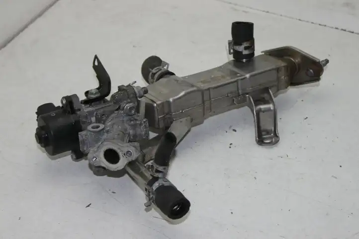 Toyota Prius+ (ZVW40) (2011 - 2018) 2562037110 Охладитель клапана EGR — фото 6