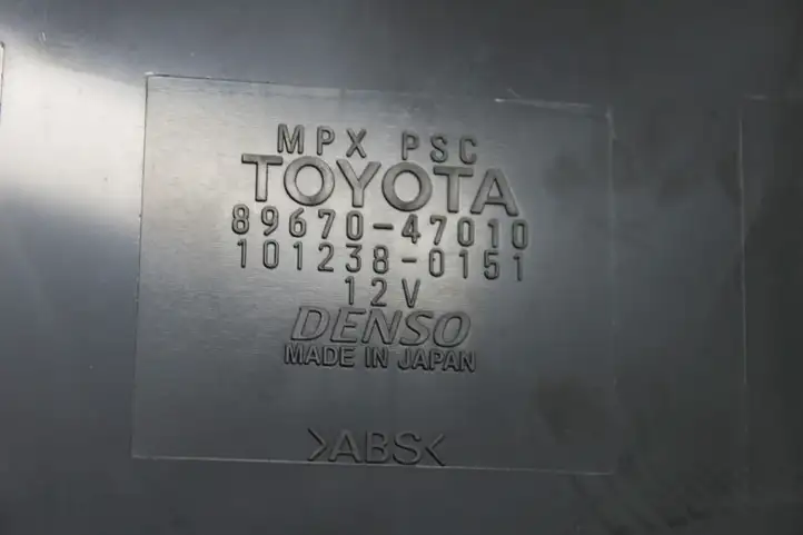 Toyota Prius (XW20) (2003 - 2009) 8967047010 Блок управления электропитанием — фото 5