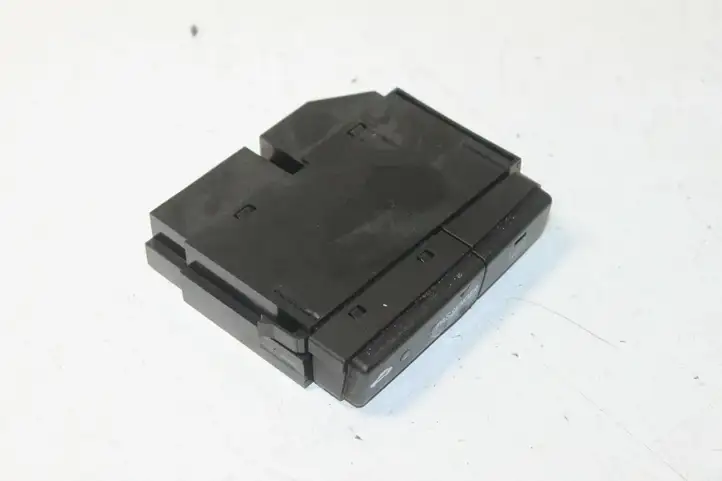 Toyota Avensis T250 (2006 - 2009) 8479005110 Кнопка обогрева стекла — фото 2
