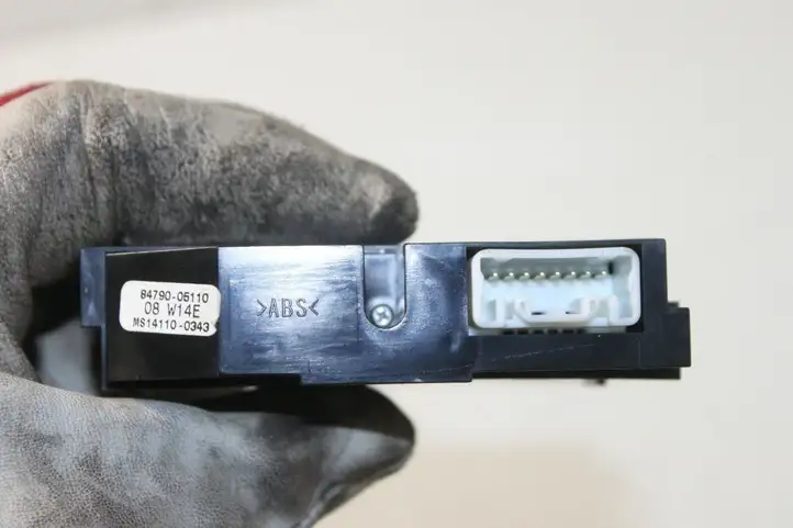 Toyota Avensis T250 (2006 - 2009) 8479005110 Кнопка обогрева стекла — фото 3