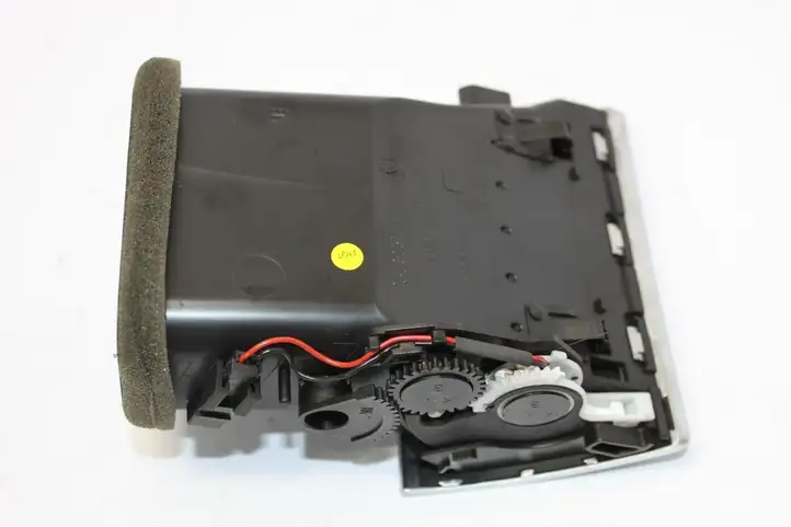 Audi A8 S8 D3 4E (2007 - 2010) 4E0820901 Боковой воздушный дефлектор — фото 5
