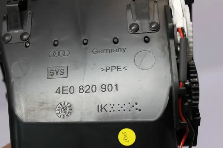 Audi A8 S8 D3 4E (2007 - 2010) 4E0820901 Боковой воздушный дефлектор — фото 6