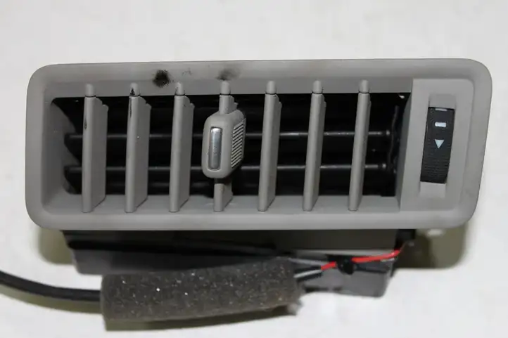 Audi A8 S8 D3 4E (2007 - 2010) 4E0819703C Боковой воздушный дефлектор — фото 5