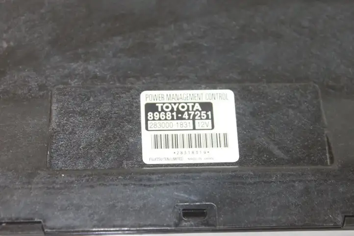 Toyota Prius (XW30) (2009 - 2015) 8968147251 Блок управления электропитанием — фото 2